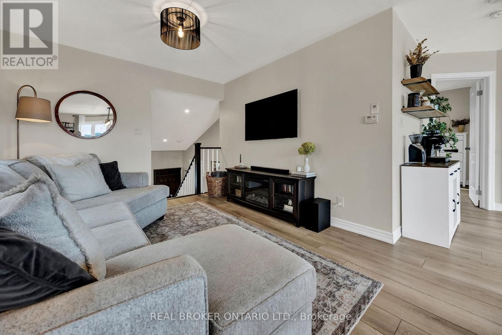 335 KROTZ STREET WEST Image 7