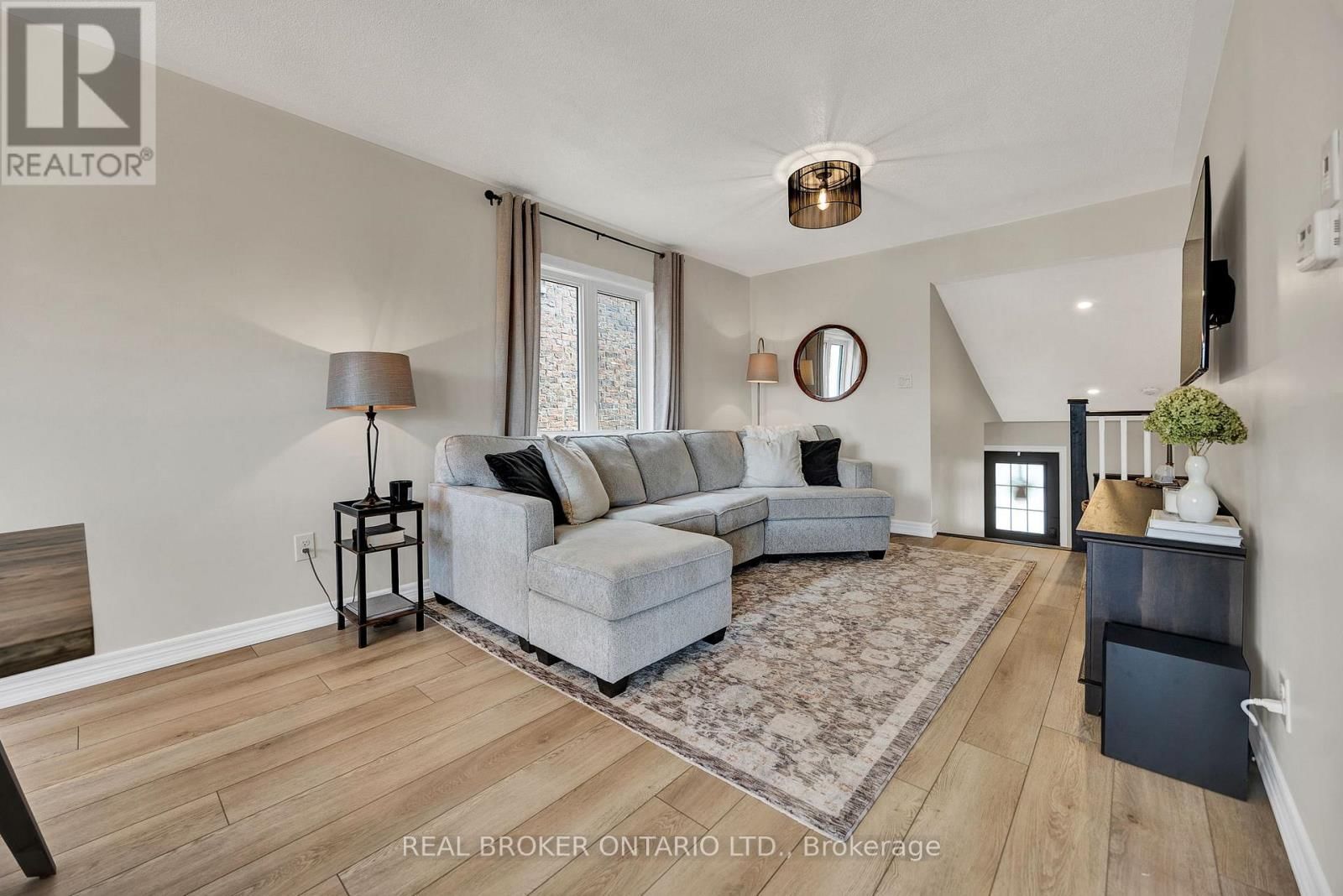 335 KROTZ STREET WEST Image 8