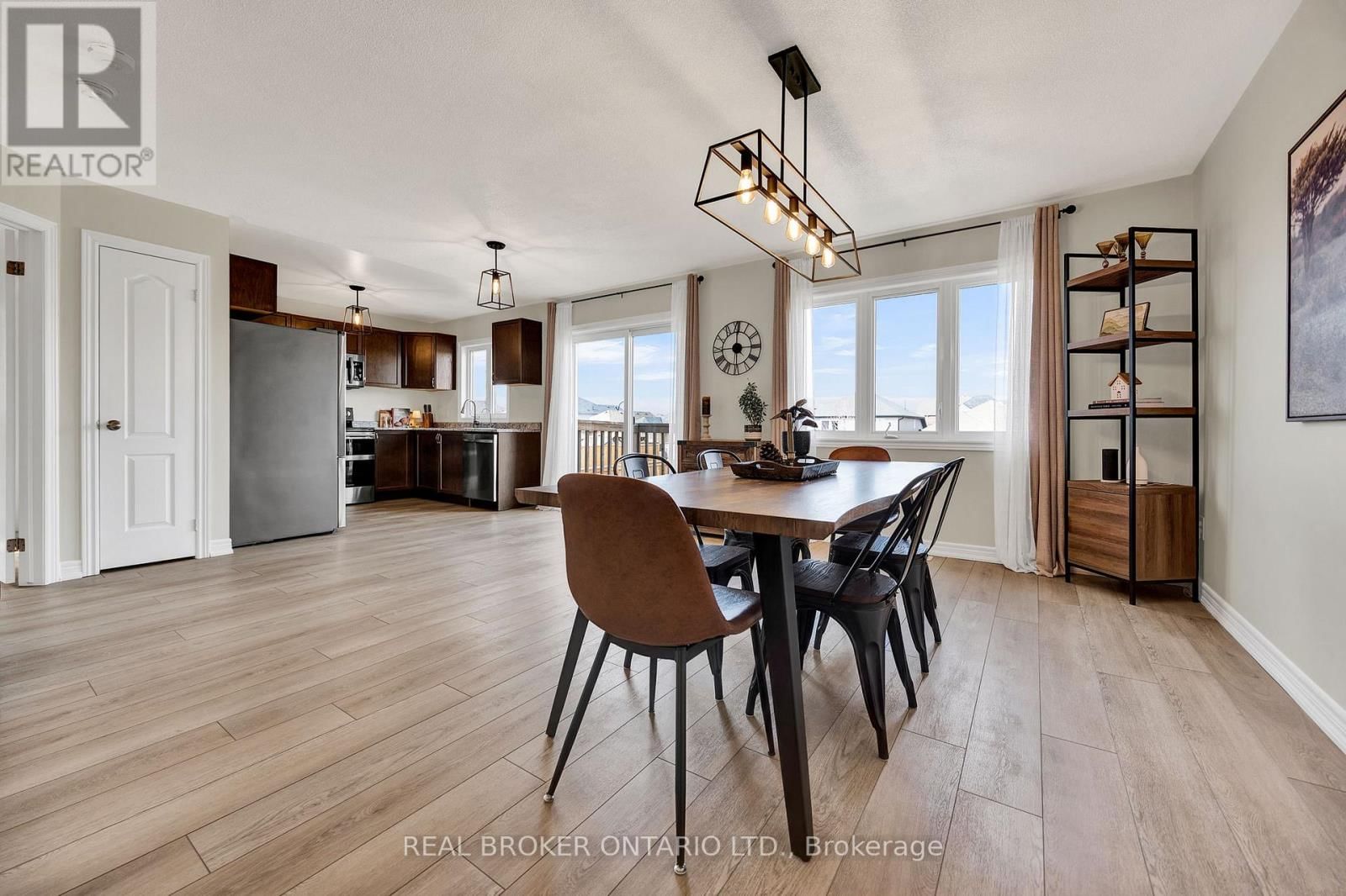 335 KROTZ STREET WEST Image 9