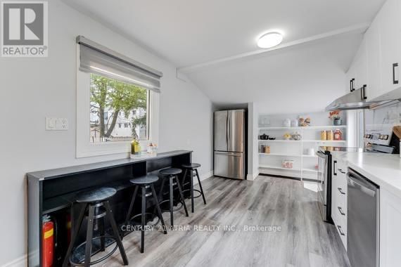 132 WATERLOO STREET NORTH Image 15