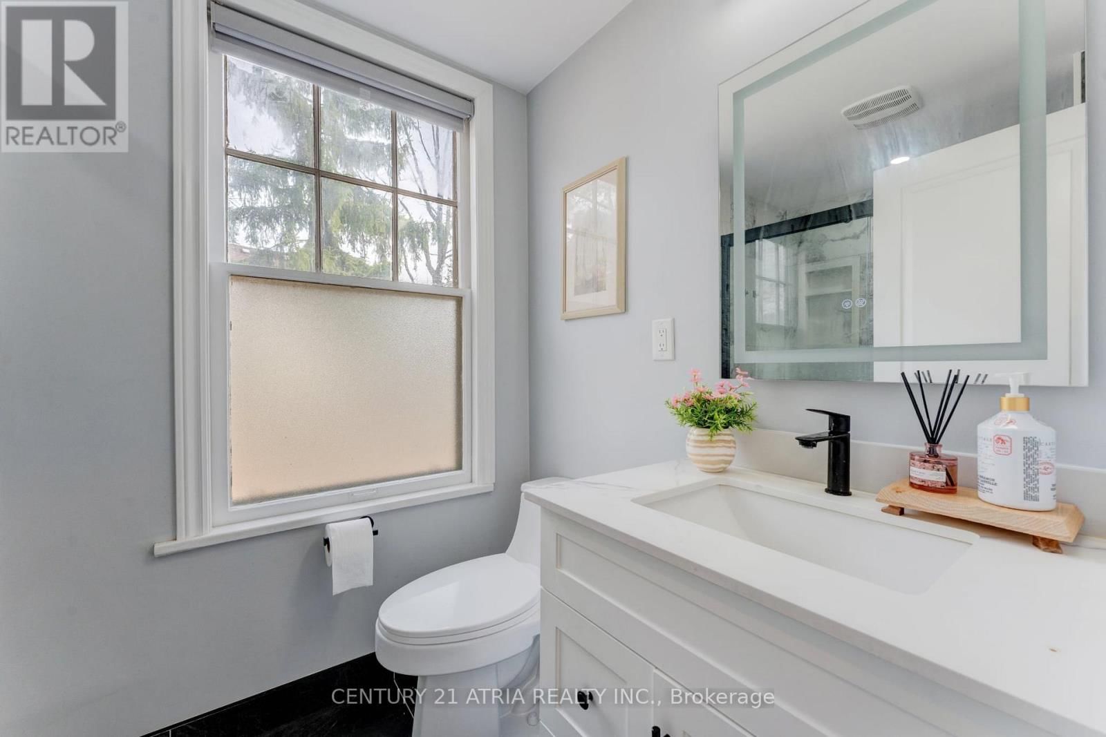 132 WATERLOO STREET NORTH Image 22