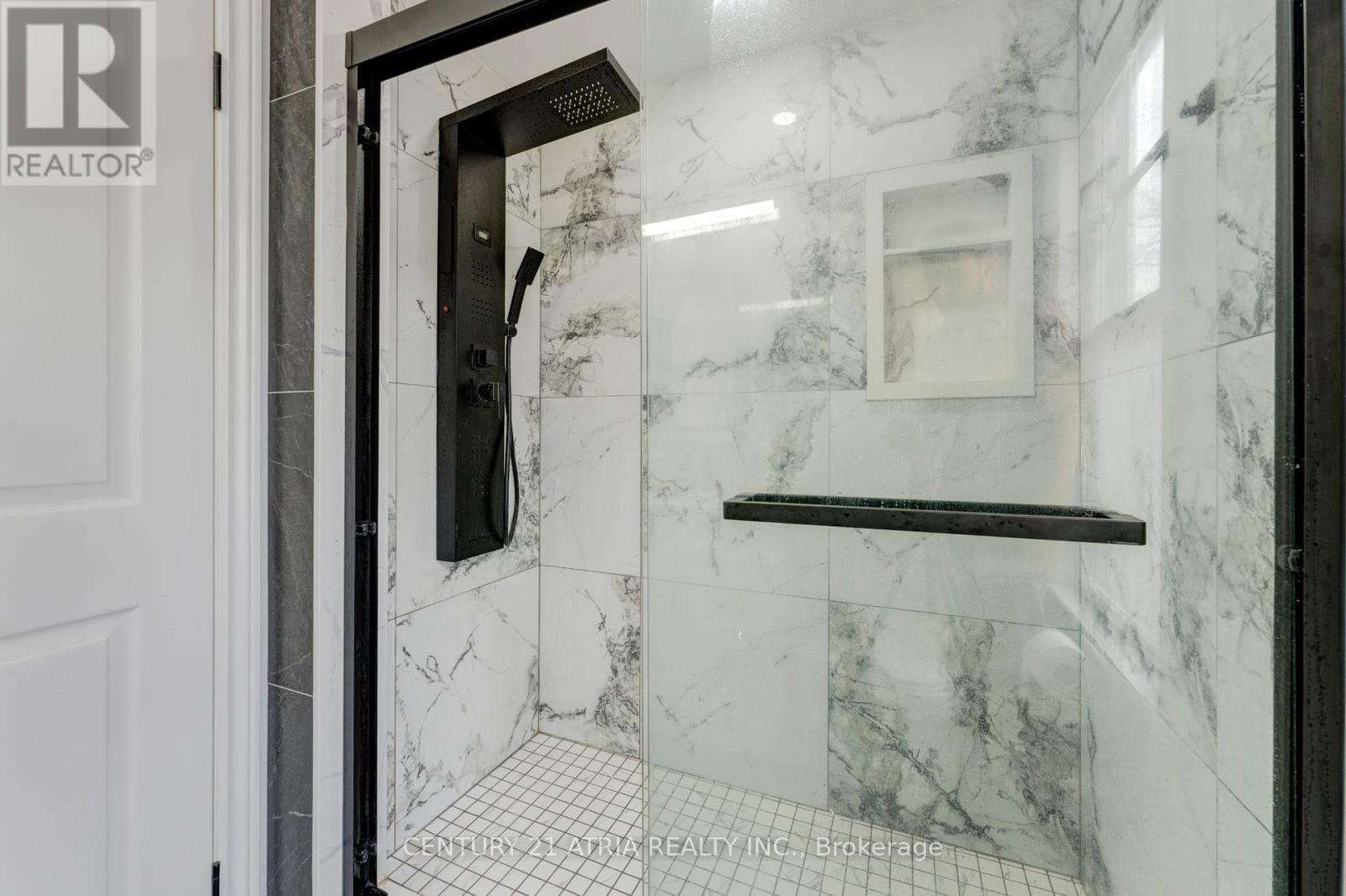 132 WATERLOO STREET NORTH Image 23