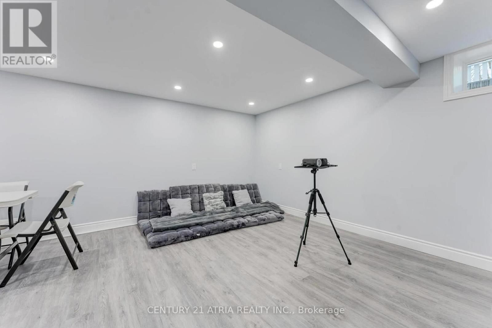 132 WATERLOO STREET NORTH Image 24