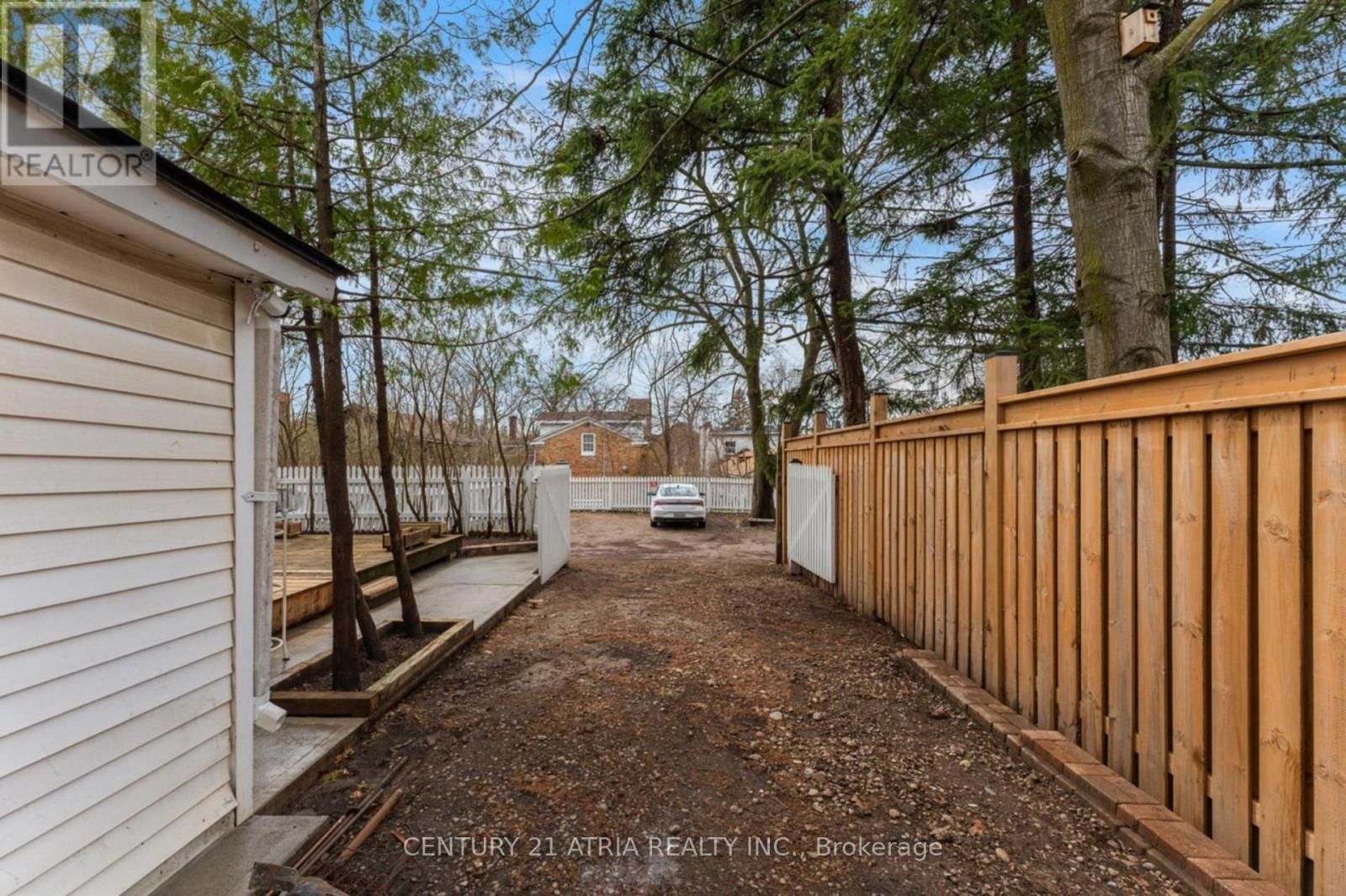 132 WATERLOO STREET NORTH Image 27