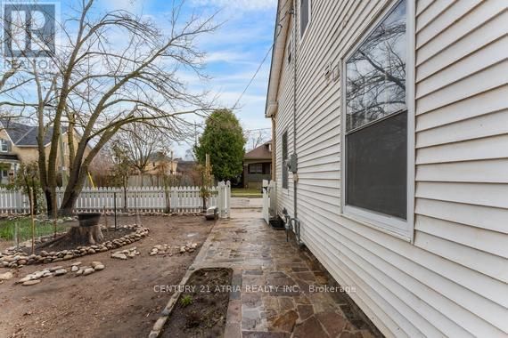 132 WATERLOO STREET NORTH Image 28