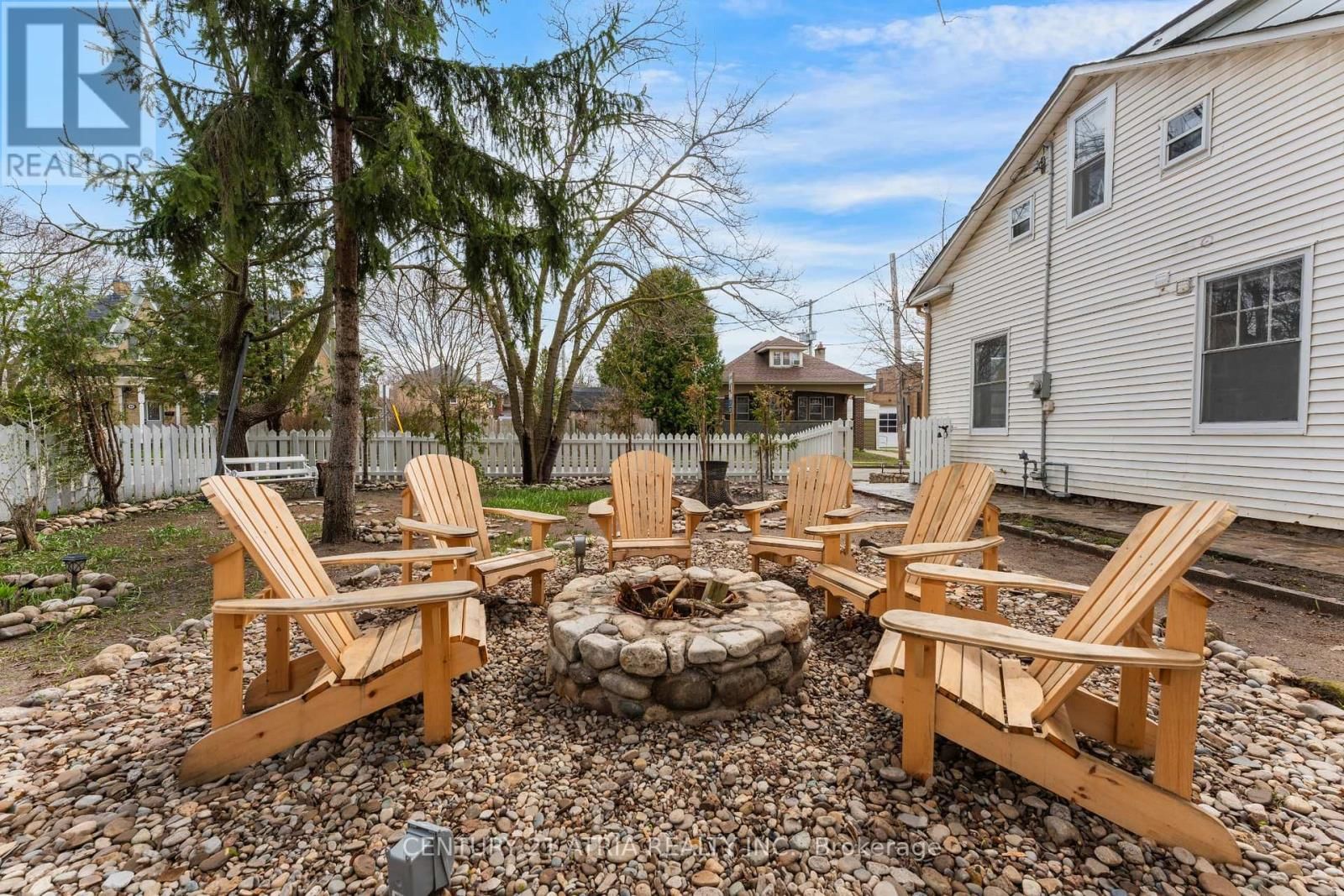 132 WATERLOO STREET NORTH Image 4