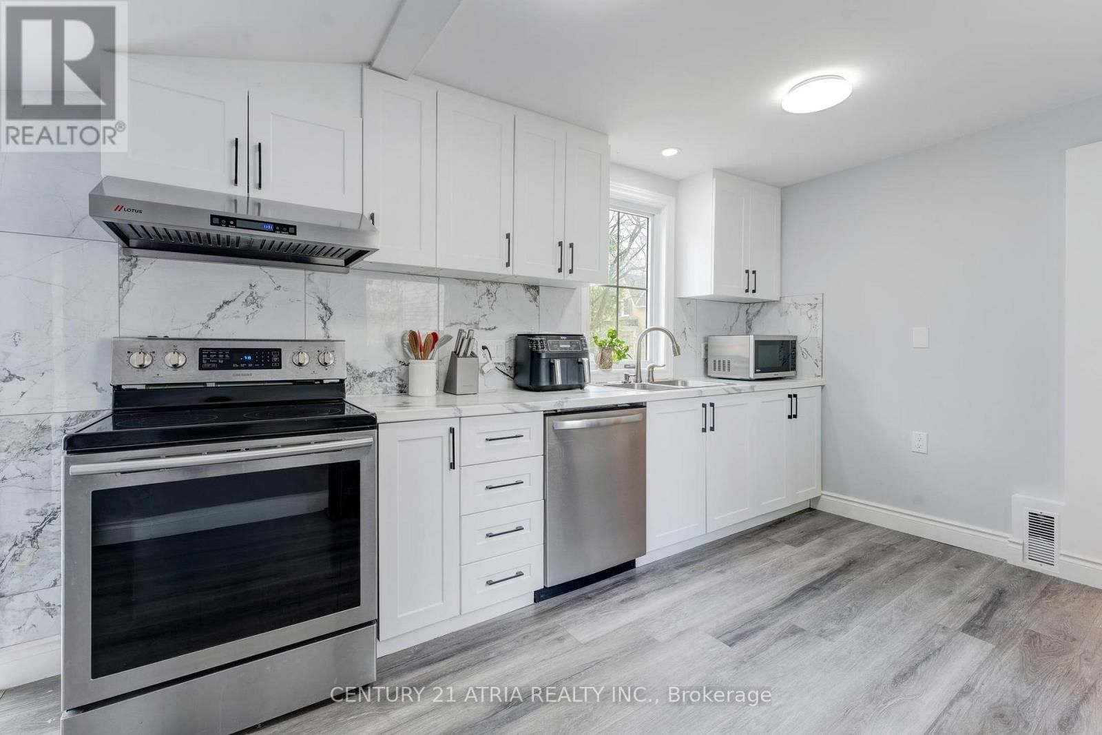 132 WATERLOO STREET NORTH Image 7