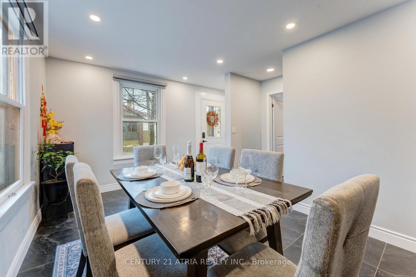 132 WATERLOO STREET NORTH Image 8