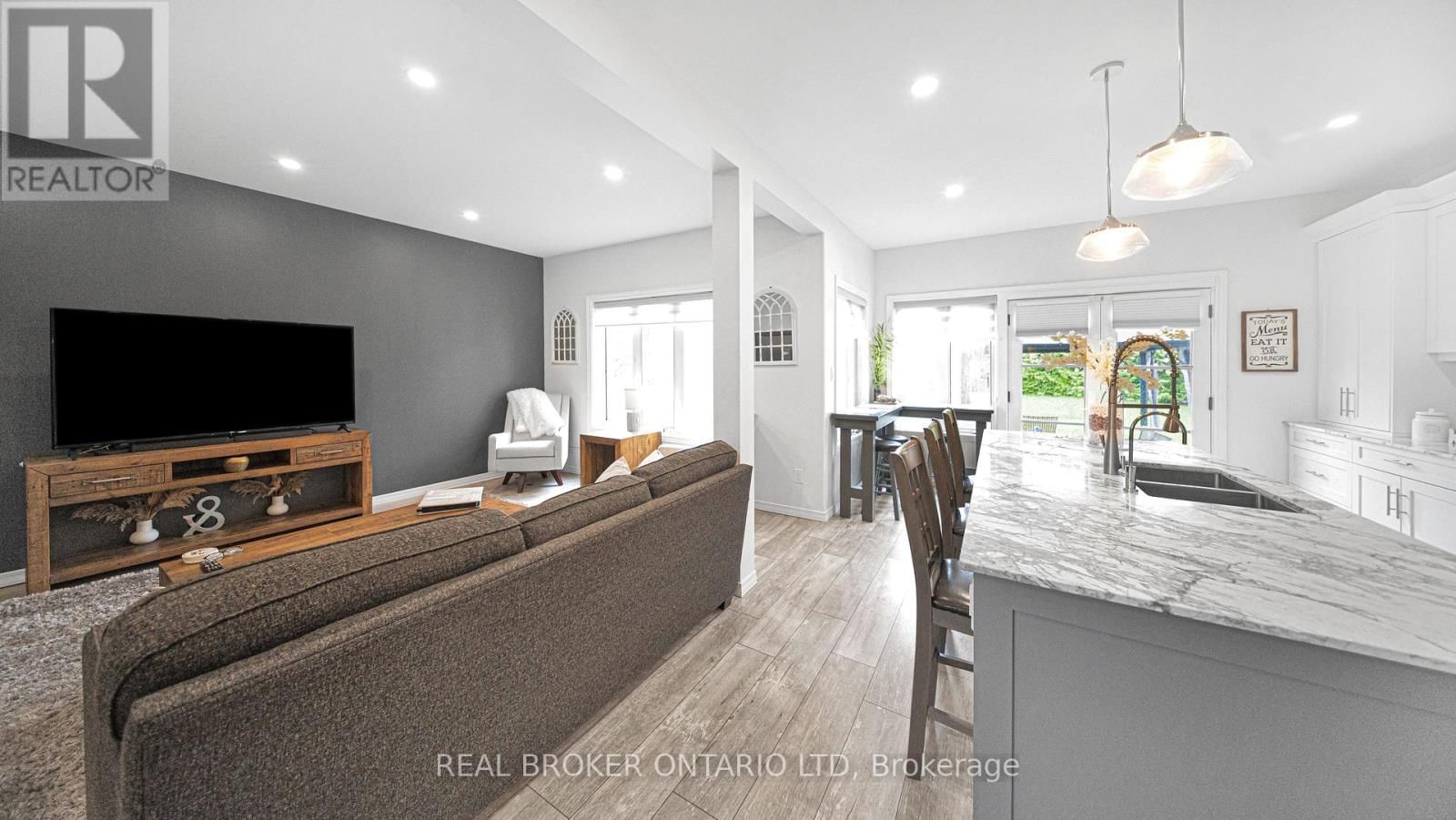 949 BLYTHWOOD ROAD Image 11