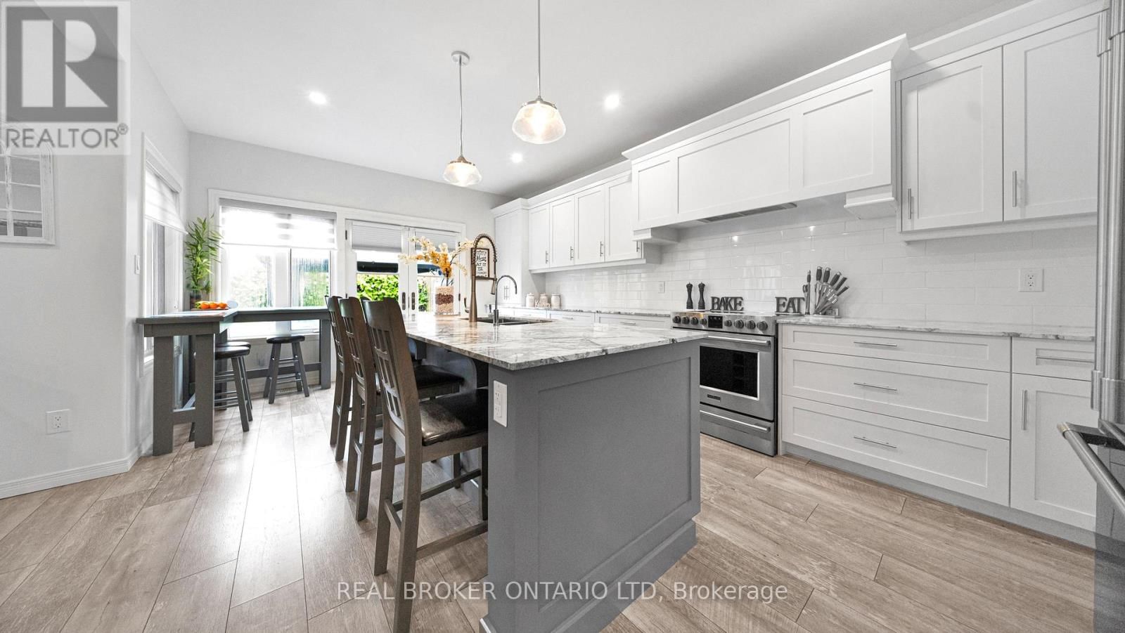 949 BLYTHWOOD ROAD Image 12