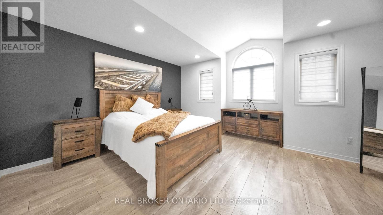 949 BLYTHWOOD ROAD Image 19