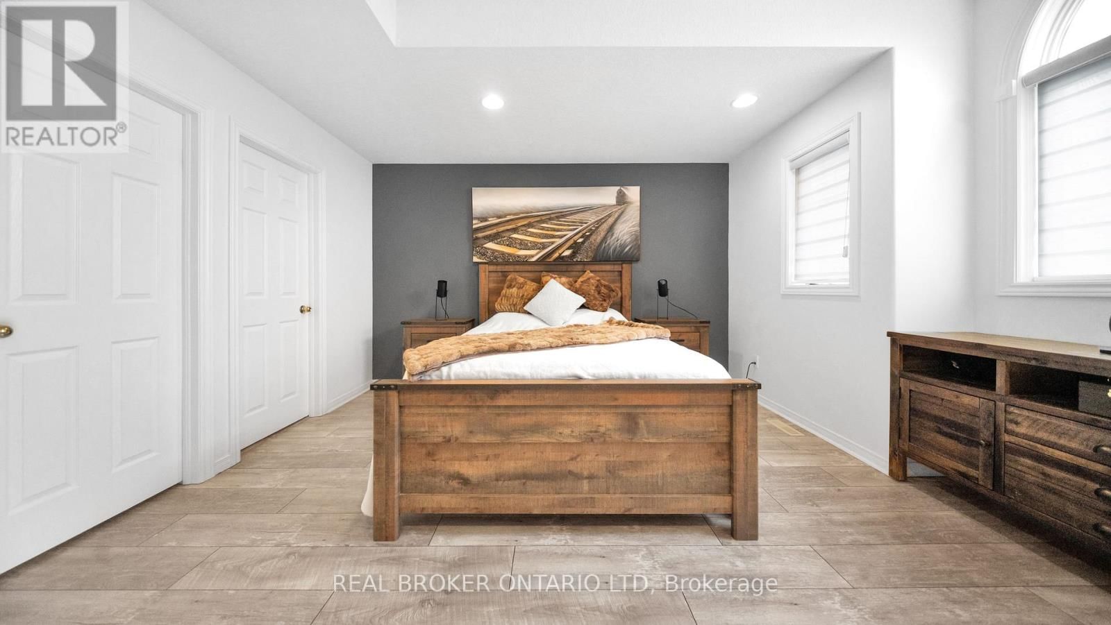 949 BLYTHWOOD ROAD Image 20