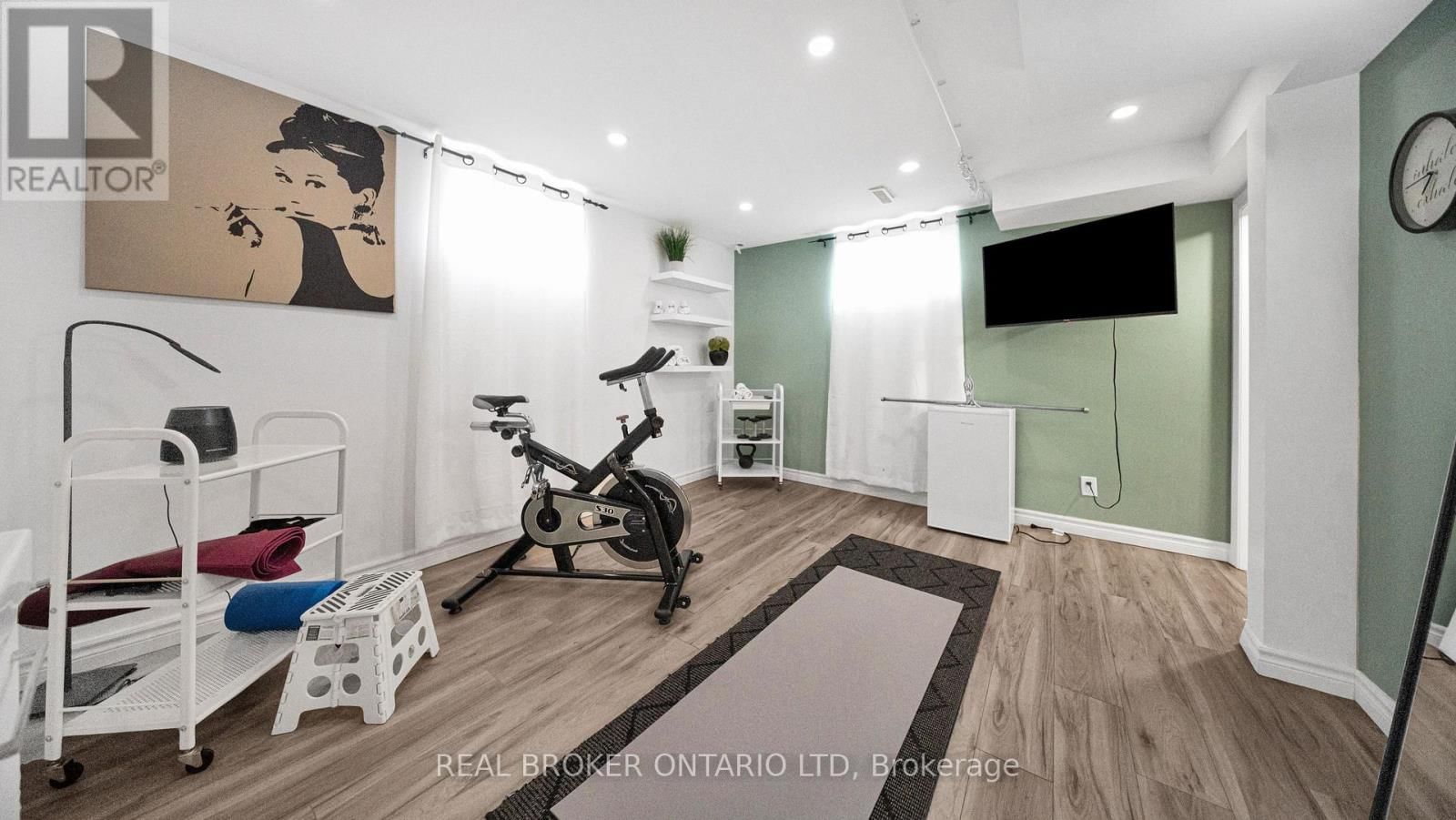 949 BLYTHWOOD ROAD Image 31