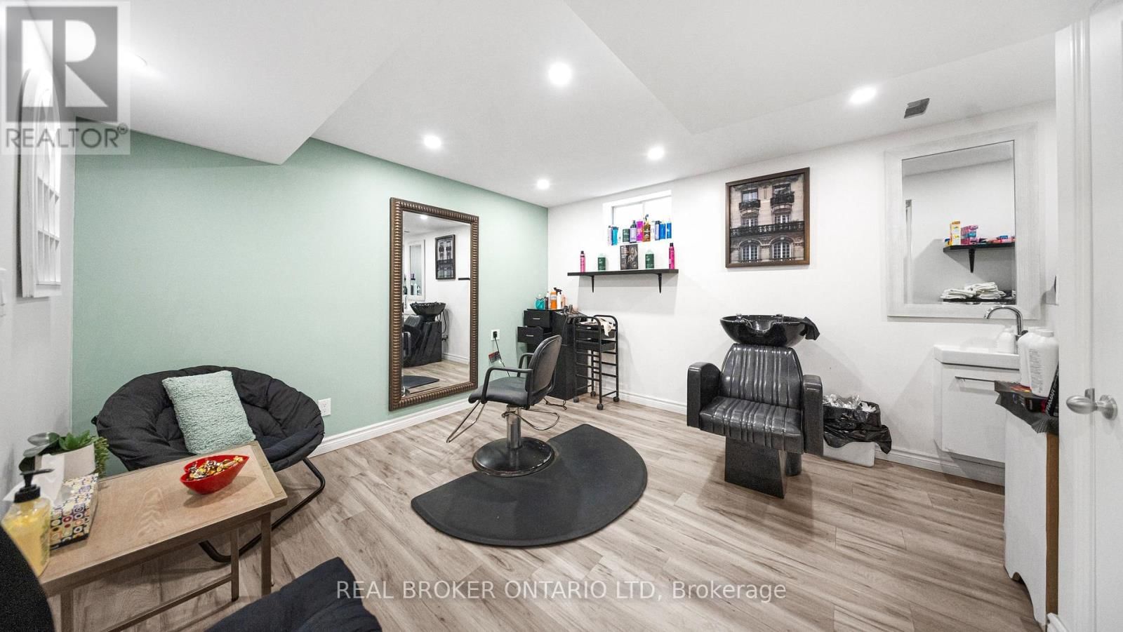 949 BLYTHWOOD ROAD Image 34