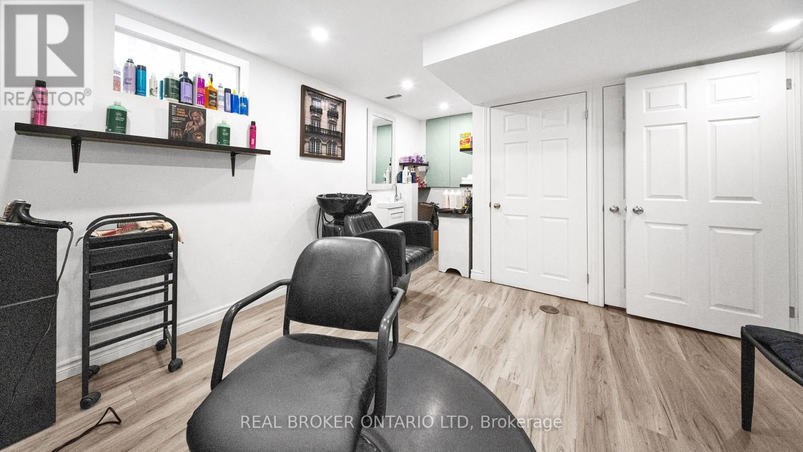 949 BLYTHWOOD ROAD Image 35