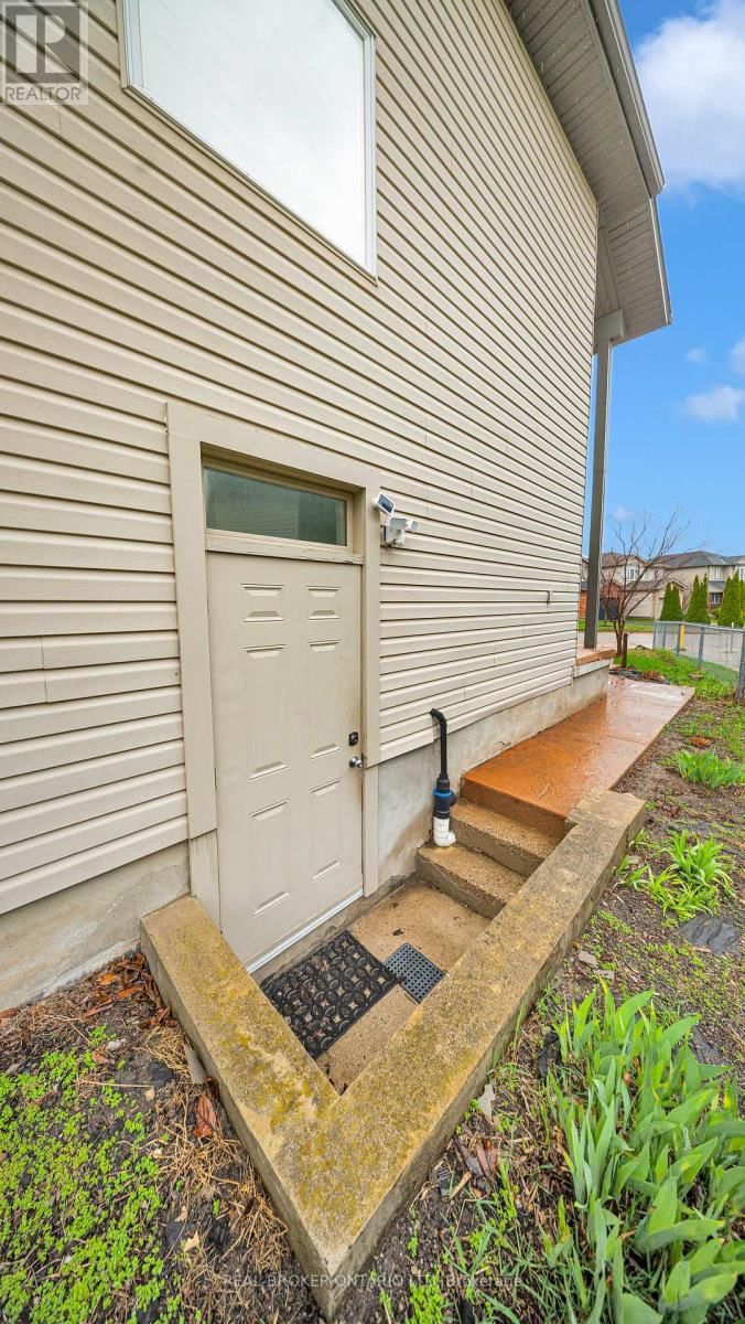 949 BLYTHWOOD ROAD Image 38