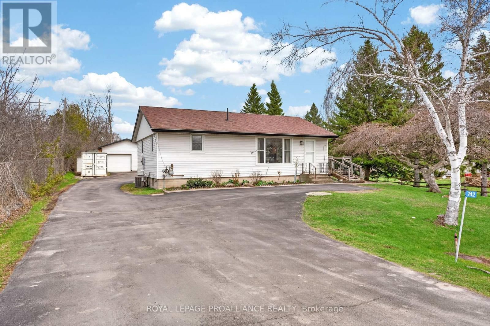 742 WALLBRIDGE-LOYALIST ROAD Image 1