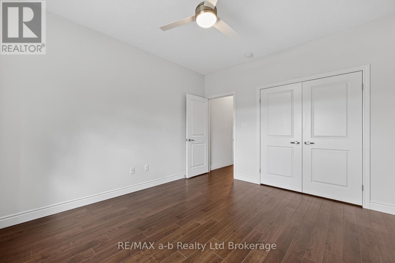 111 KING STREET EAST, UNIT 14 STREET Image 10