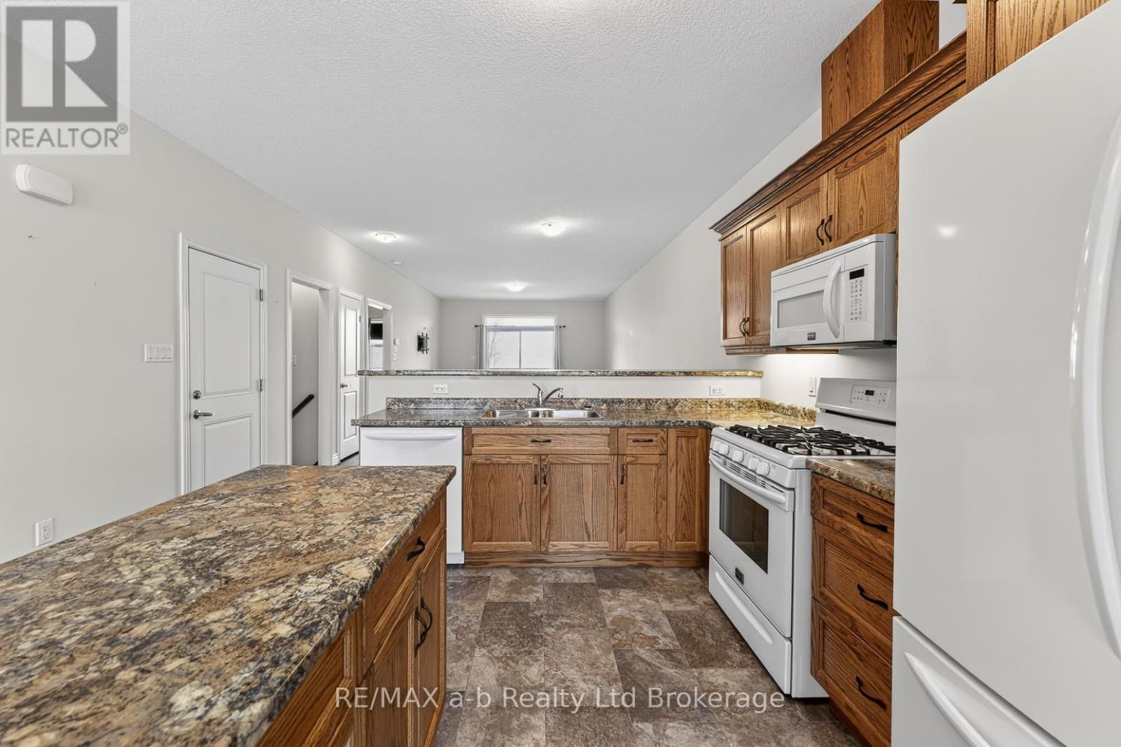 111 KING STREET EAST, UNIT 14 STREET Image 11