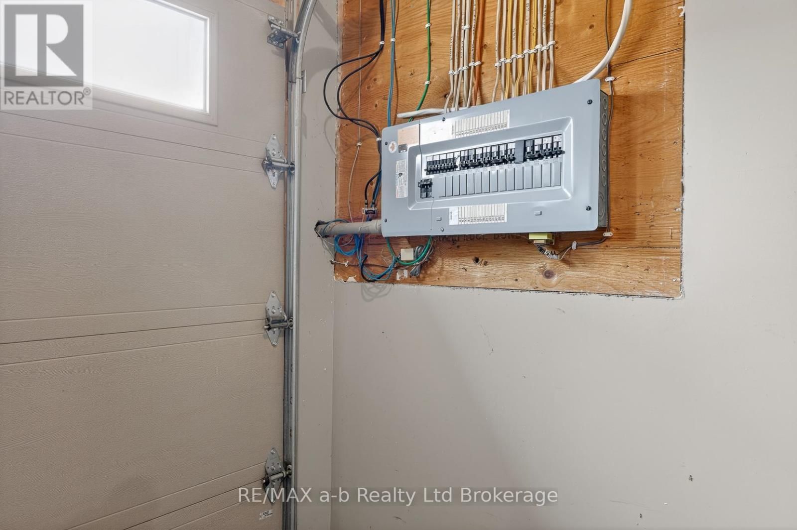 111 KING STREET EAST, UNIT 14 STREET Image 13