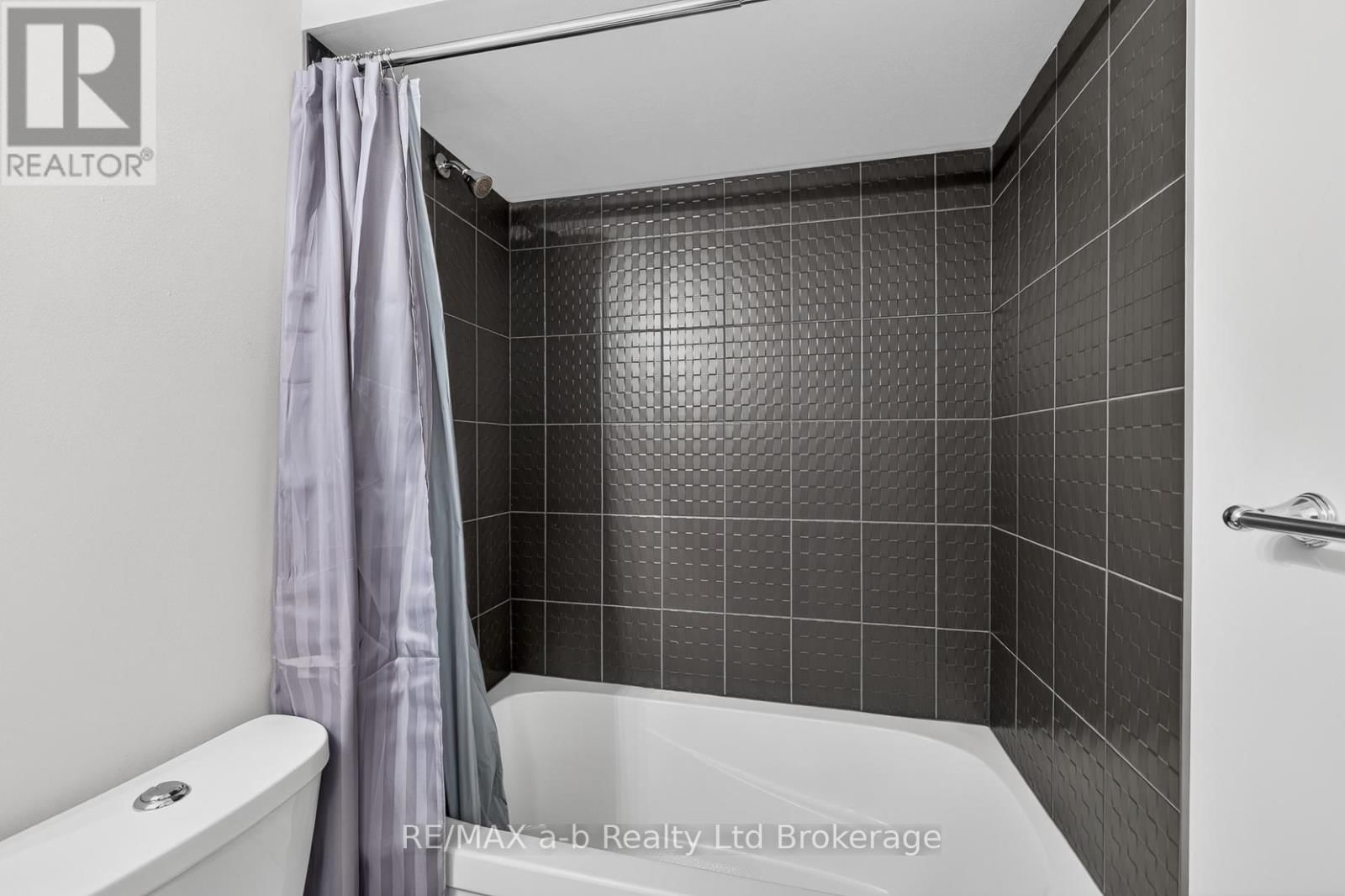 111 KING STREET EAST, UNIT 14 STREET Image 15