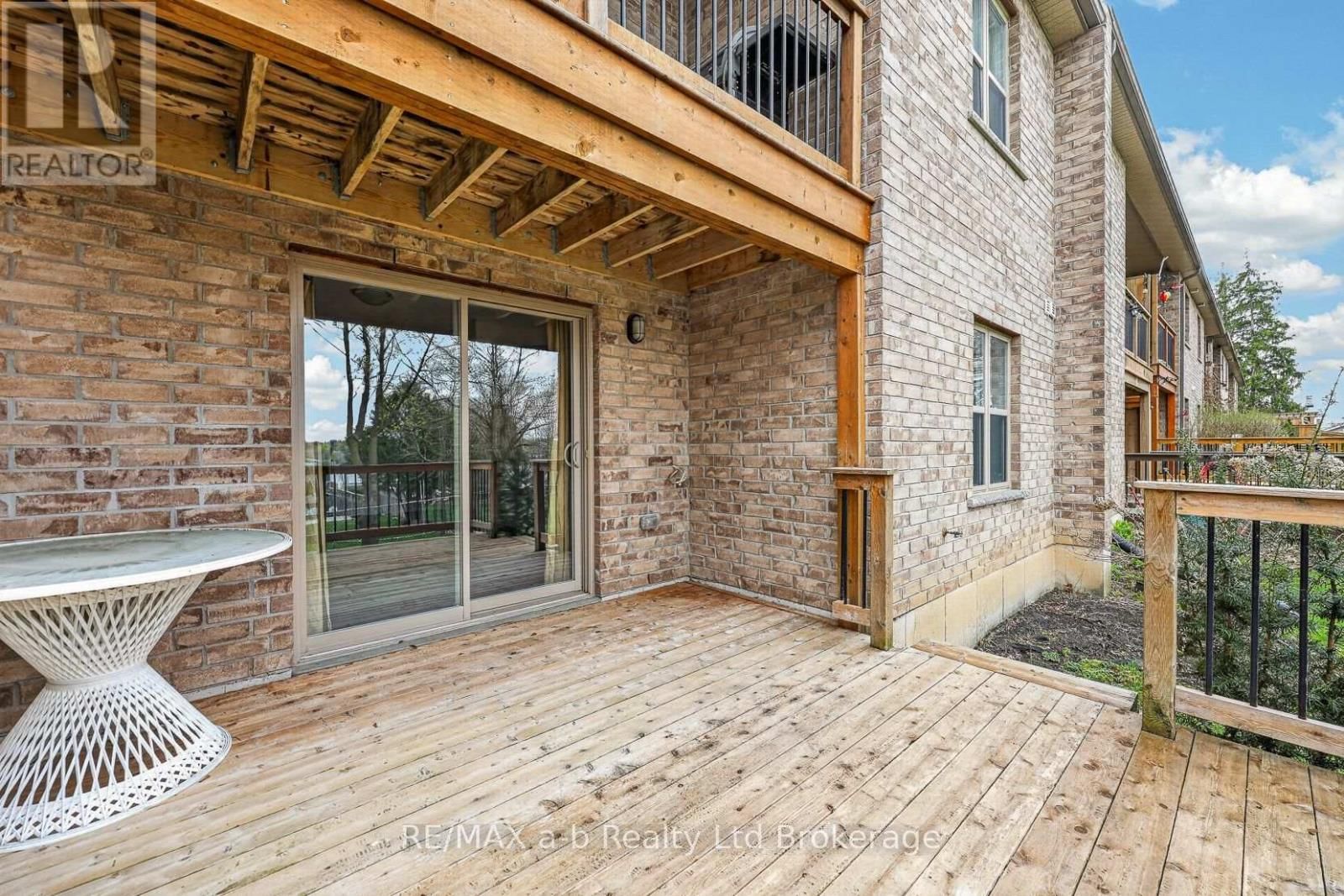 111 KING STREET EAST, UNIT 14 STREET Image 24