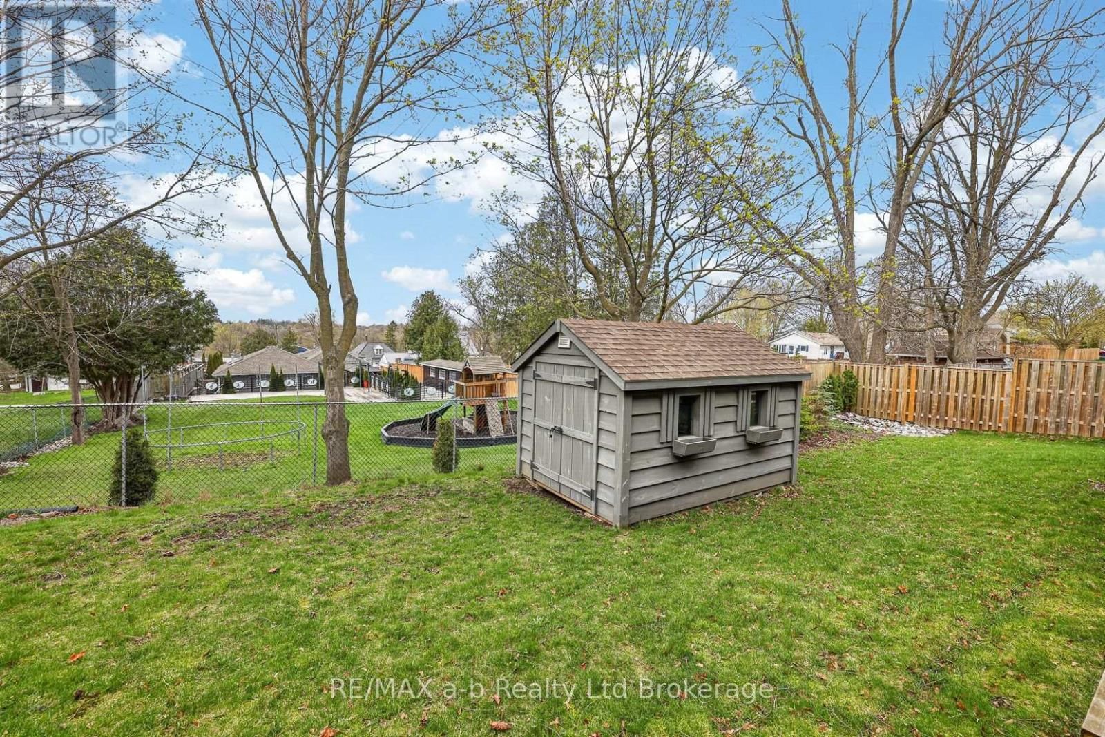 111 KING STREET EAST, UNIT 14 STREET Image 25