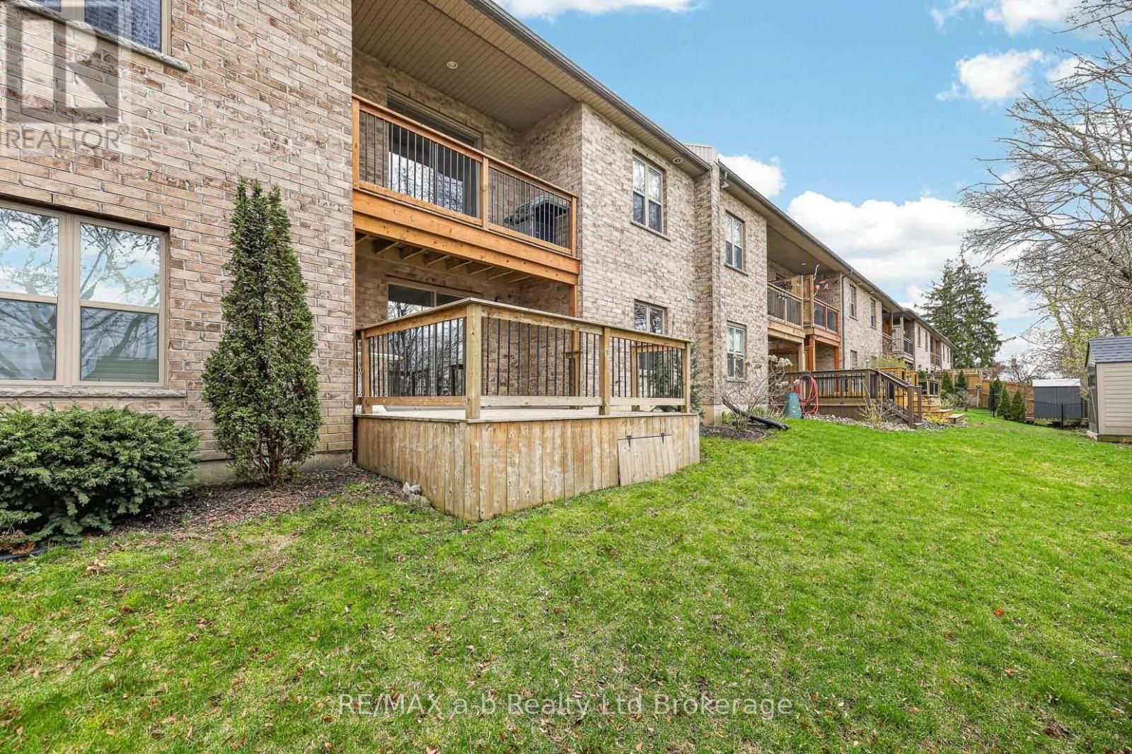 111 KING STREET EAST, UNIT 14 STREET Image 27