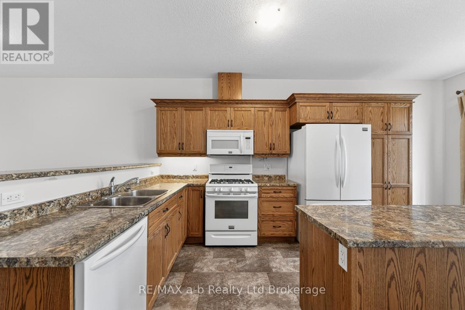 111 KING STREET EAST, UNIT 14 STREET Image 5