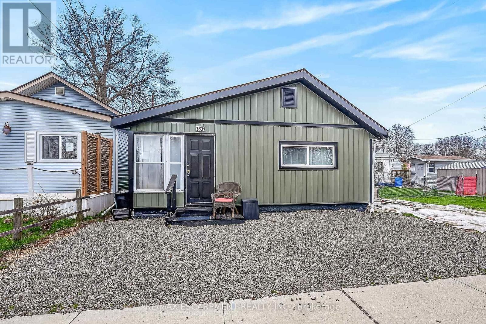 3824 ROXBOROUGH AVENUE Image 1