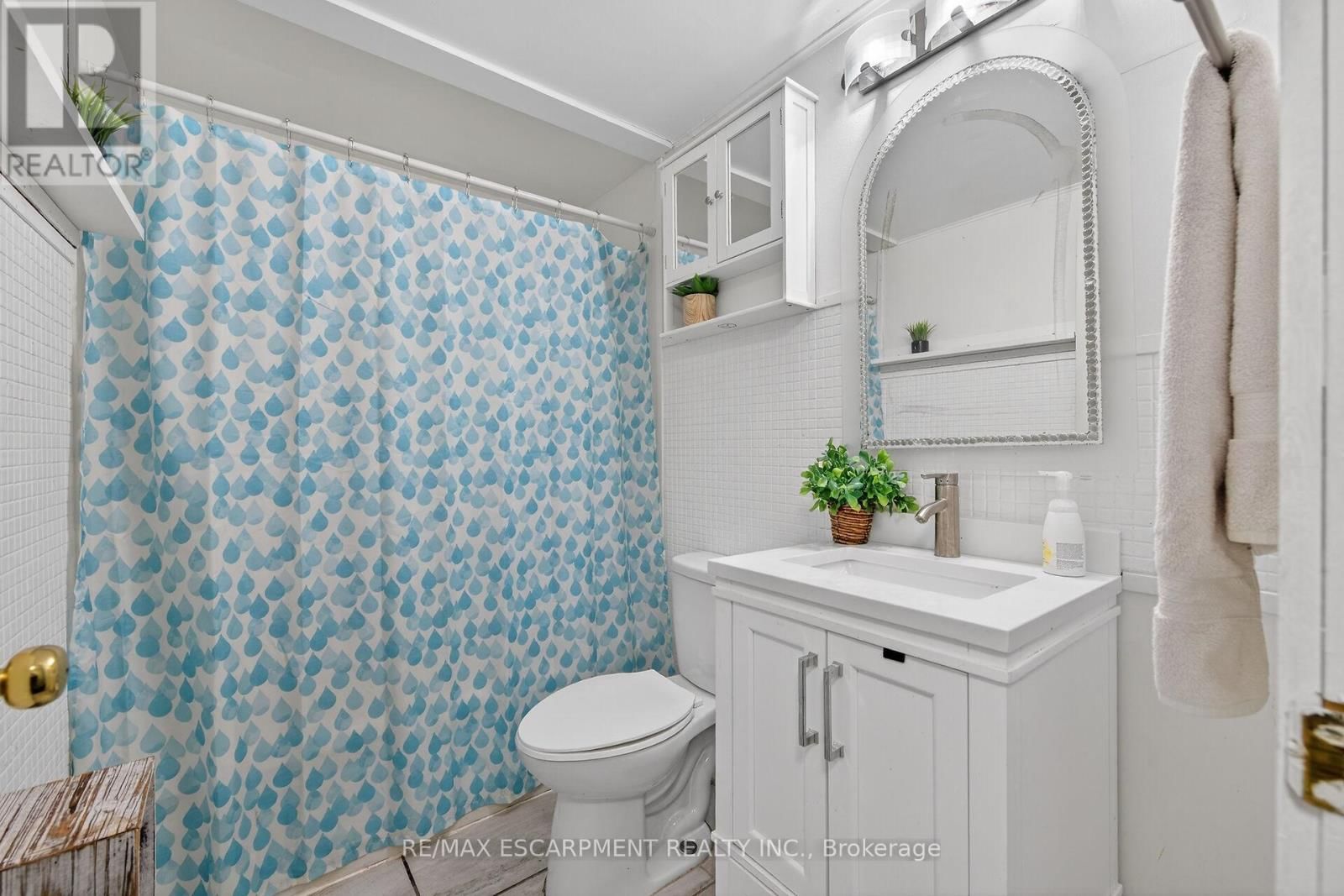 3824 ROXBOROUGH AVENUE Image 17