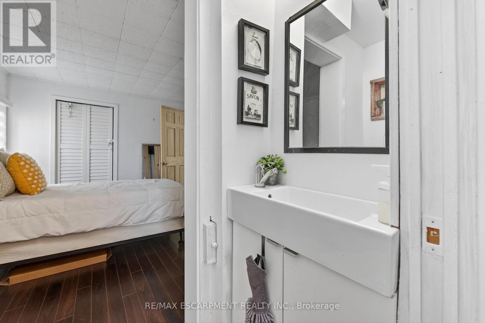 3824 ROXBOROUGH AVENUE Image 21