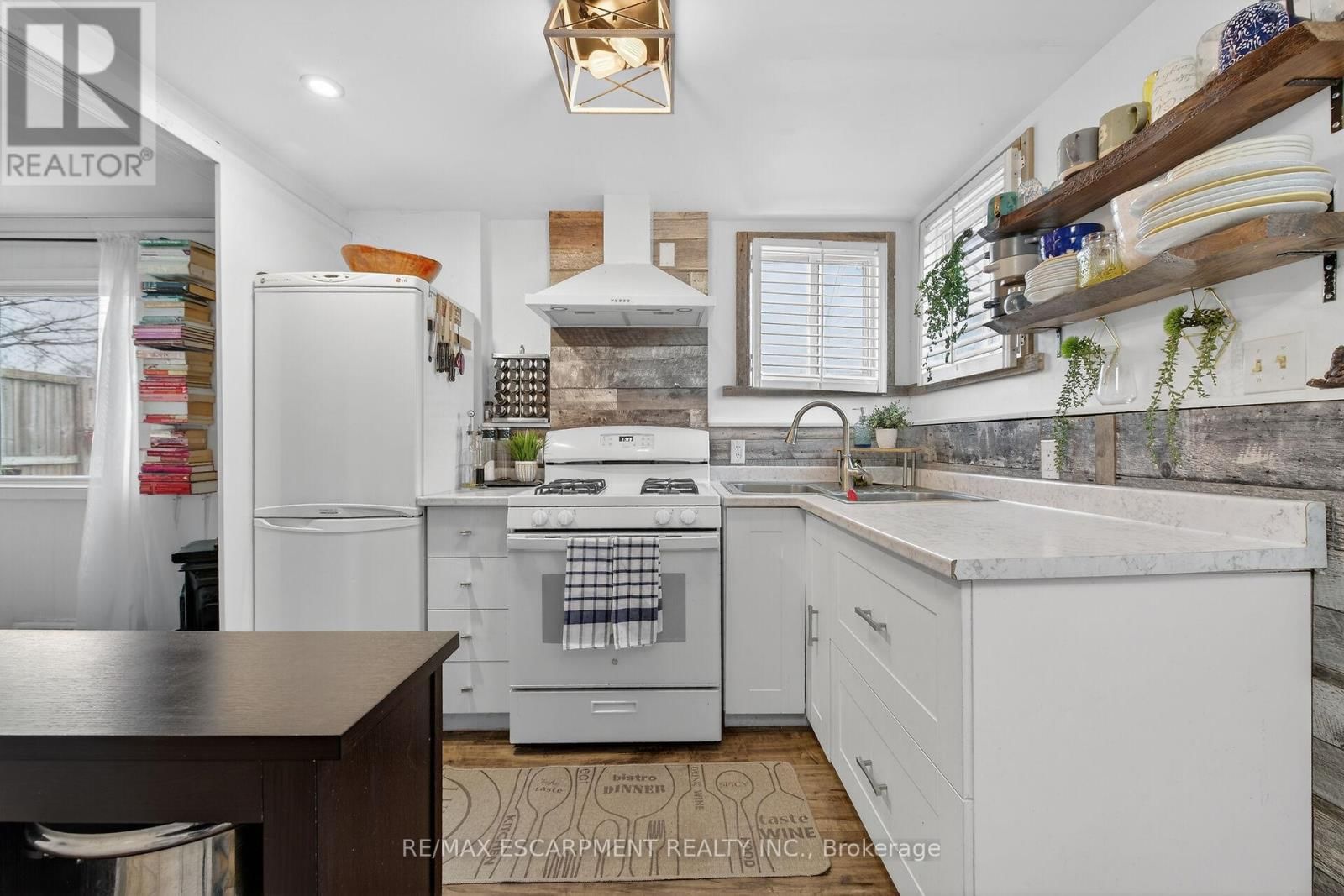 3824 ROXBOROUGH AVENUE Image 22