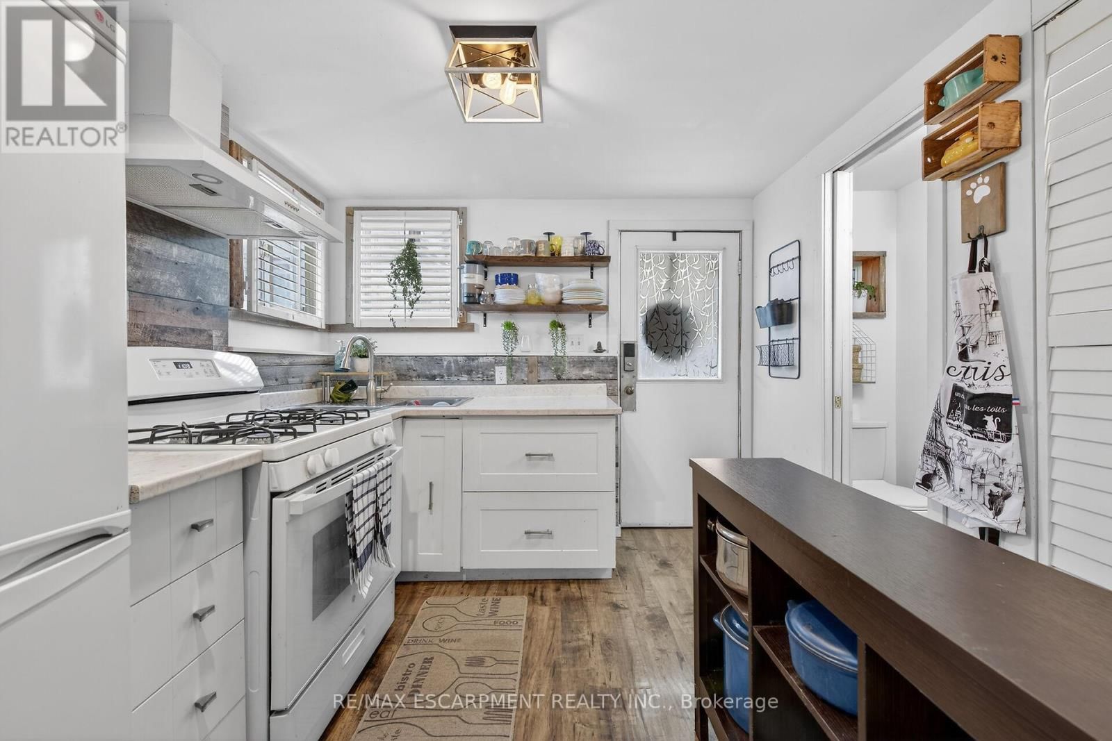 3824 ROXBOROUGH AVENUE Image 23