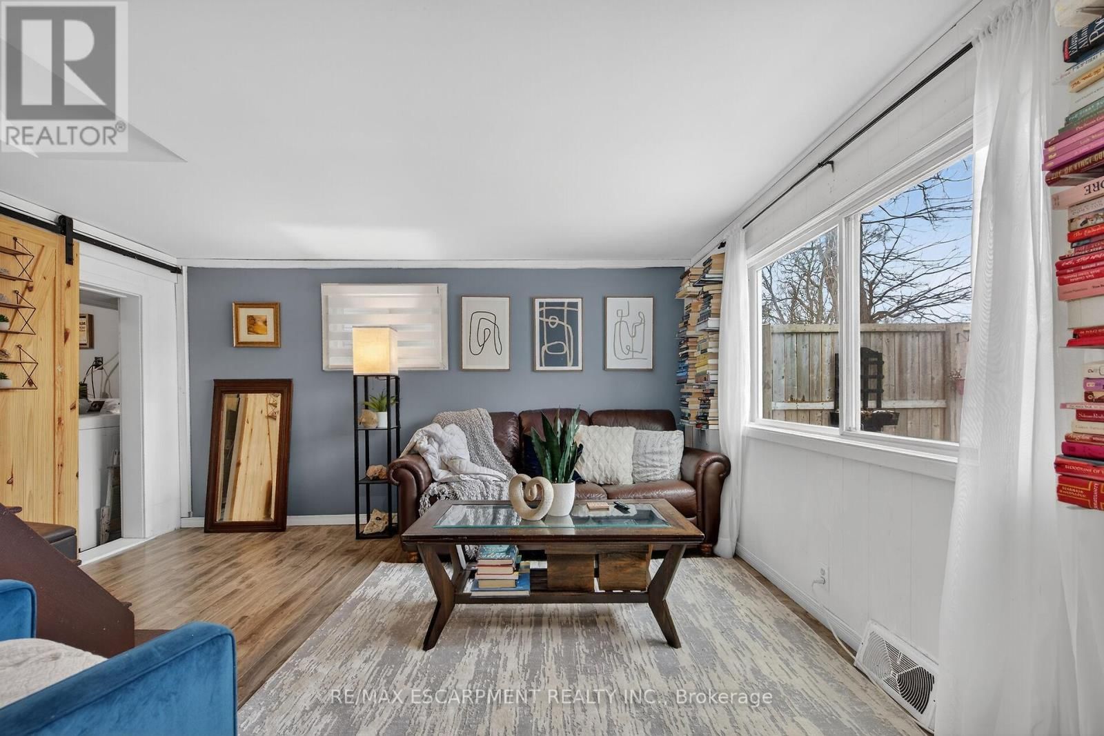 3824 ROXBOROUGH AVENUE Image 24