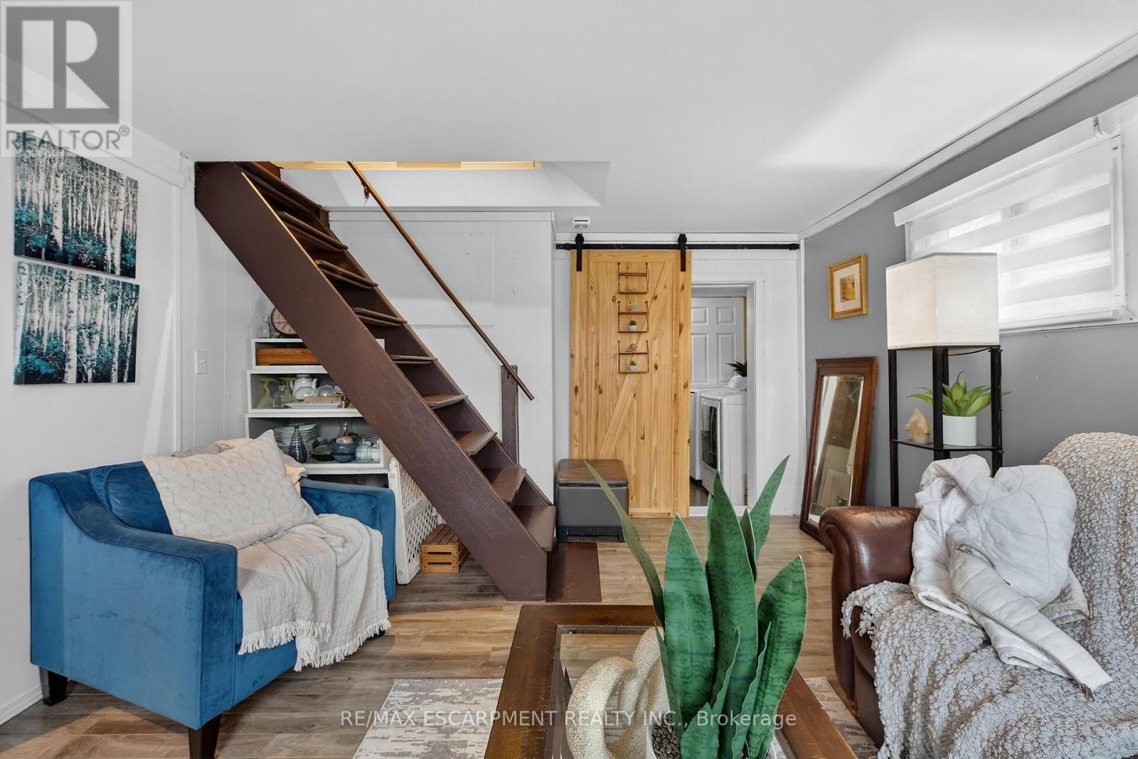 3824 ROXBOROUGH AVENUE Image 25