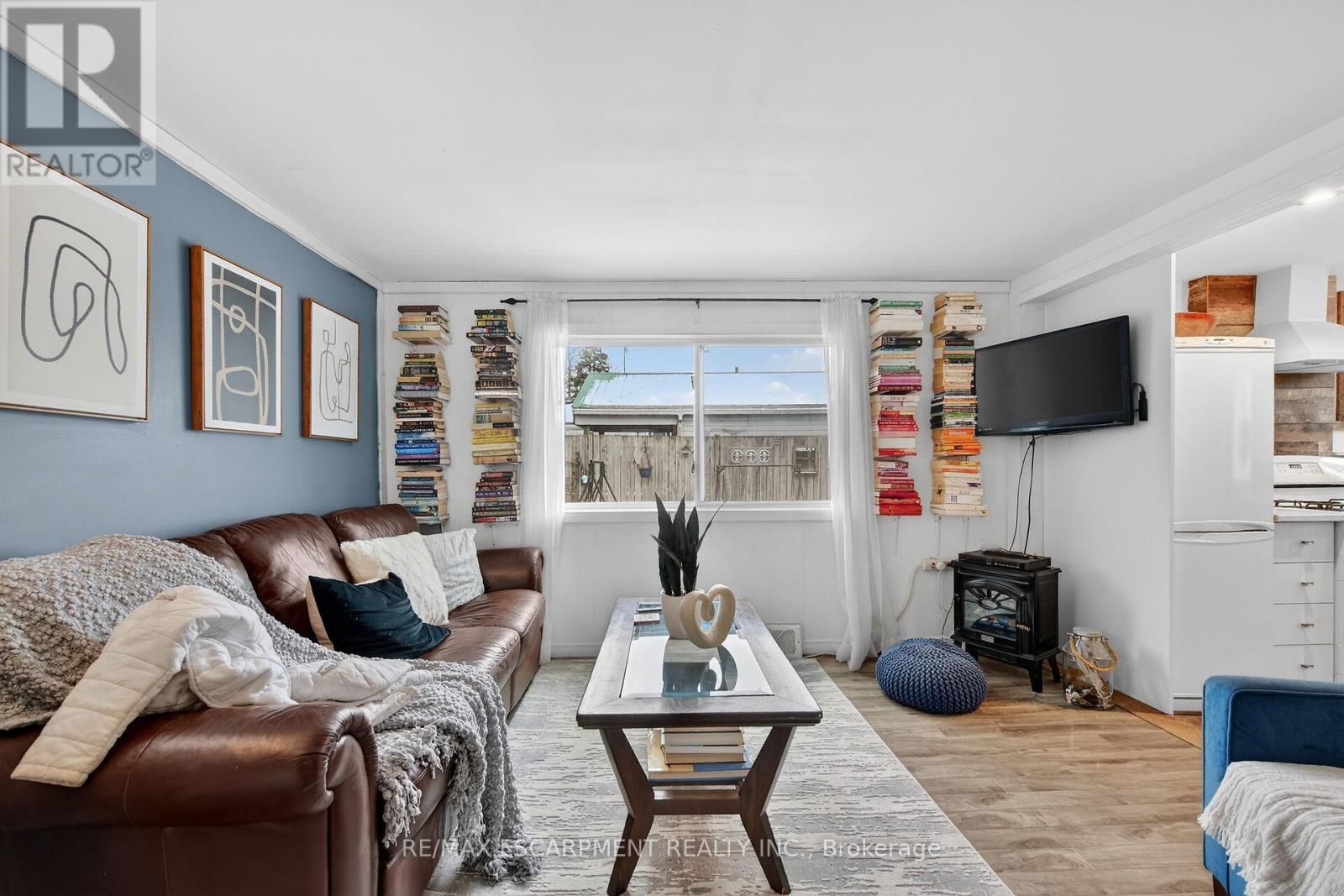 3824 ROXBOROUGH AVENUE Image 26