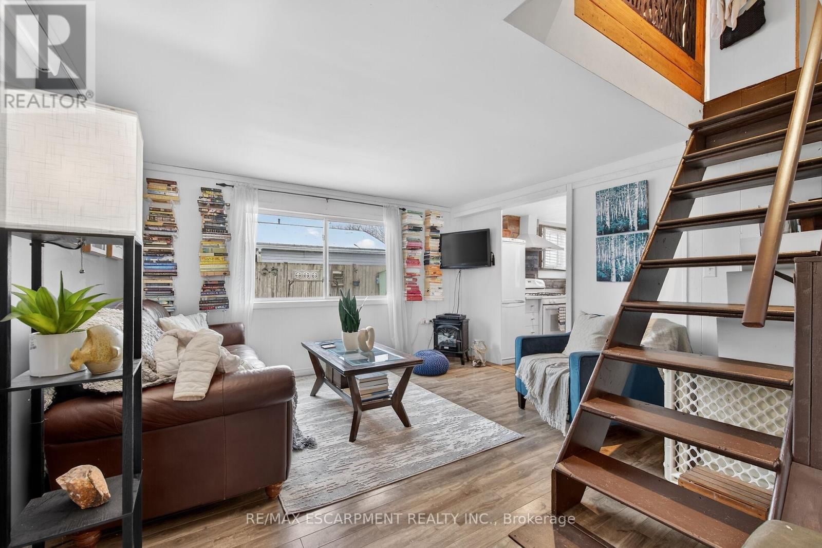 3824 ROXBOROUGH AVENUE Image 27