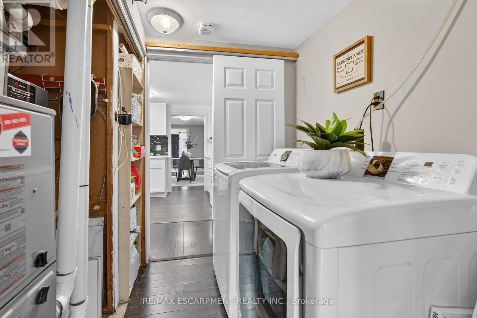 3824 ROXBOROUGH AVENUE Image 28