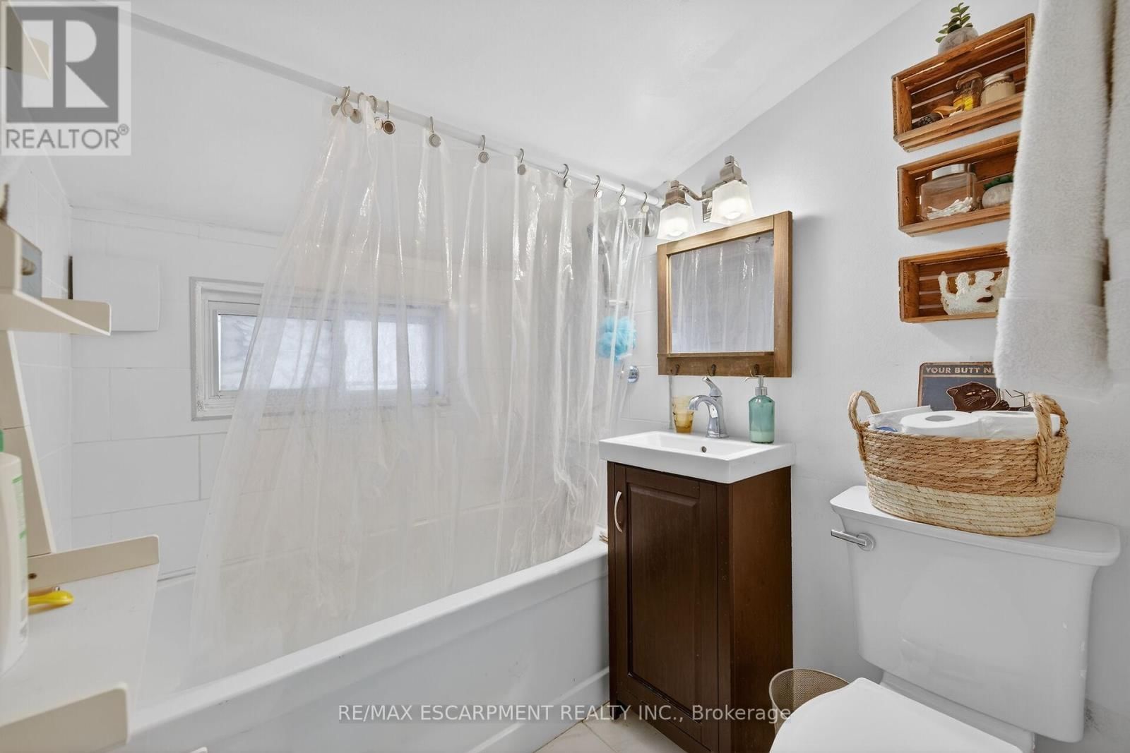 3824 ROXBOROUGH AVENUE Image 32