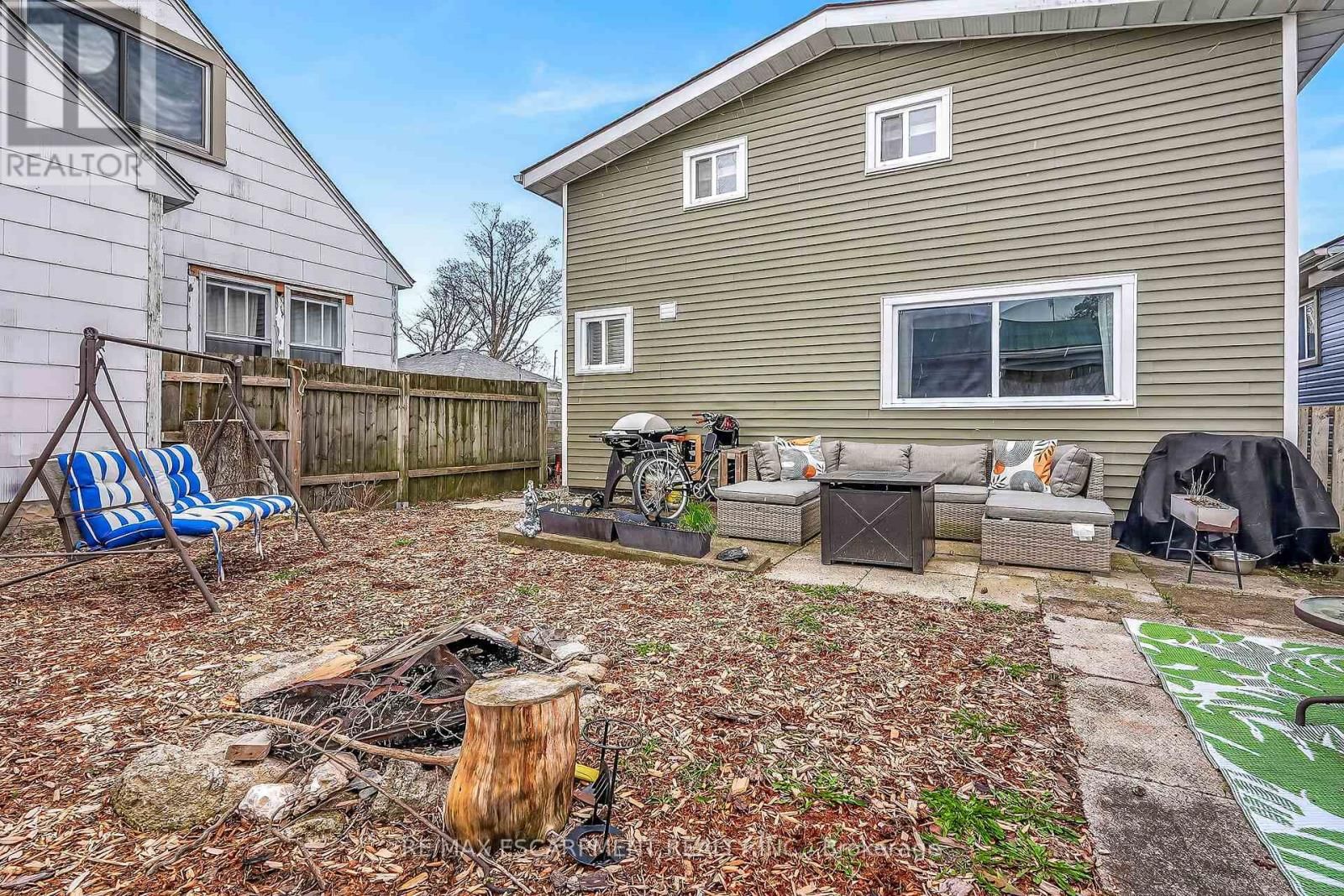 3824 ROXBOROUGH AVENUE Image 36