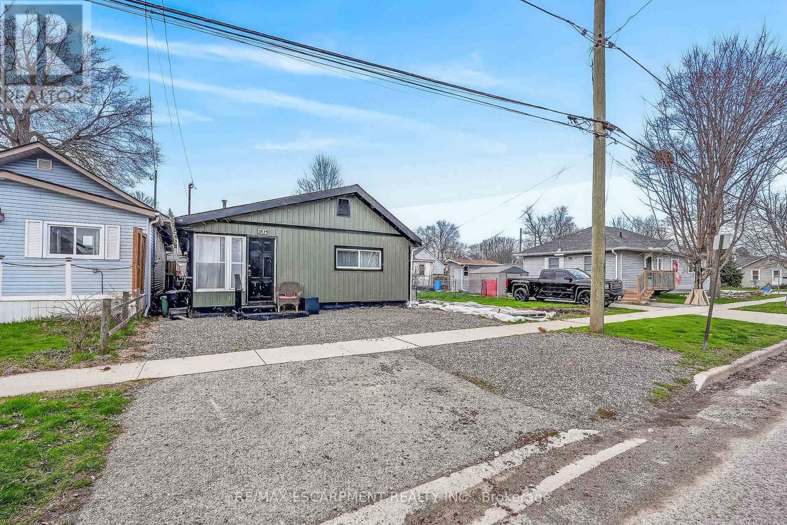 3824 ROXBOROUGH AVENUE Image 38