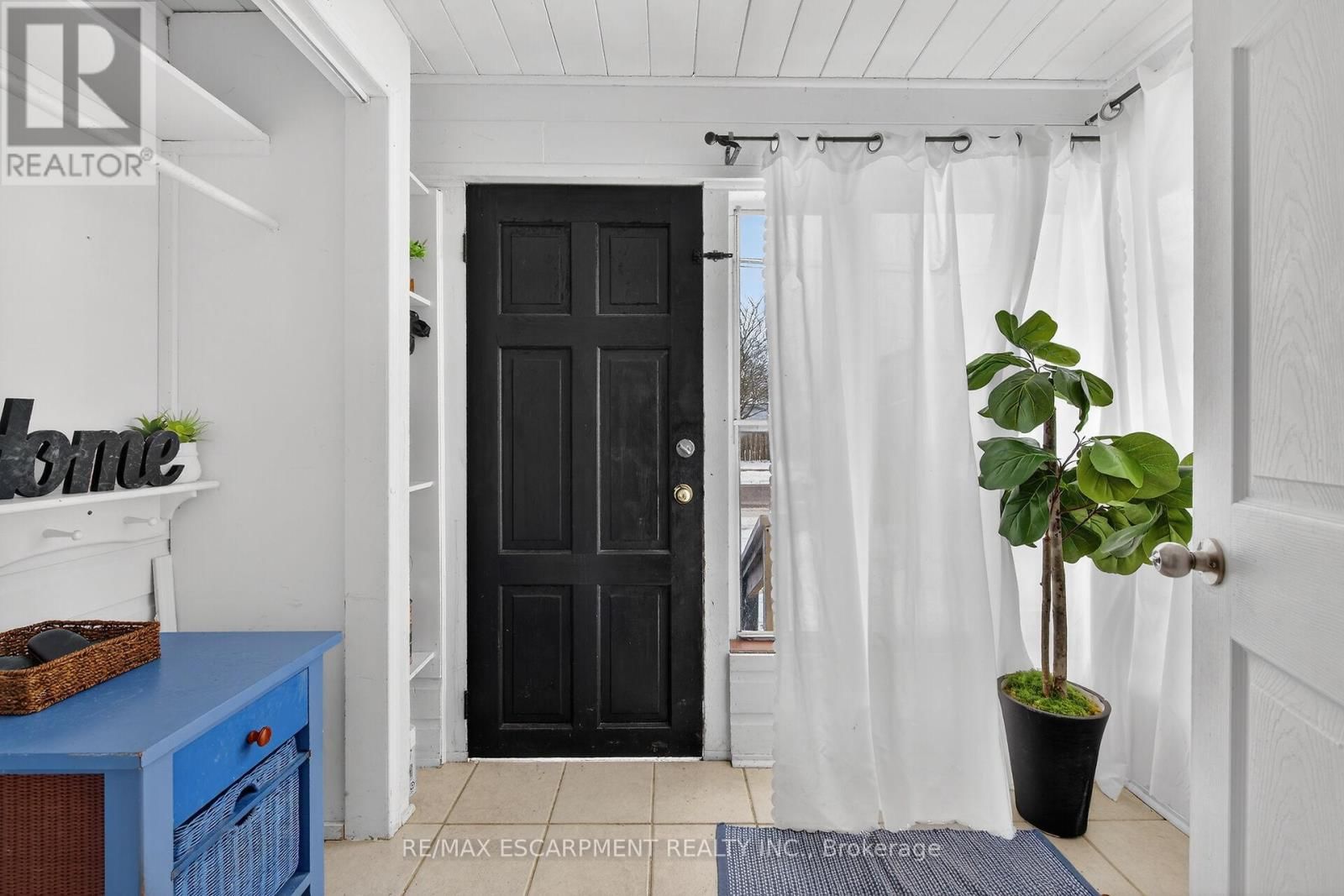 3824 ROXBOROUGH AVENUE Image 4