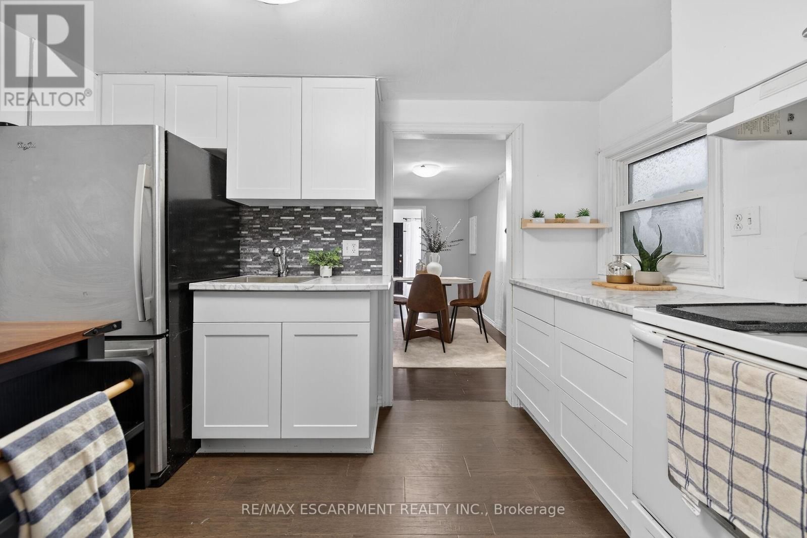 3824 ROXBOROUGH AVENUE Image 6