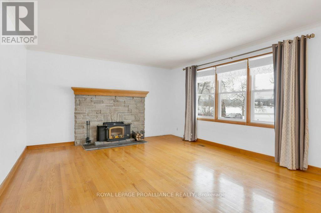 556 ROSEBUSH ROAD Image 11