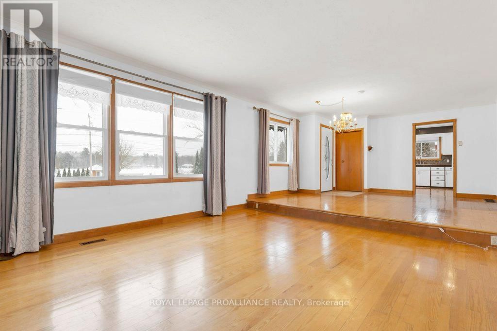 556 ROSEBUSH ROAD Image 13