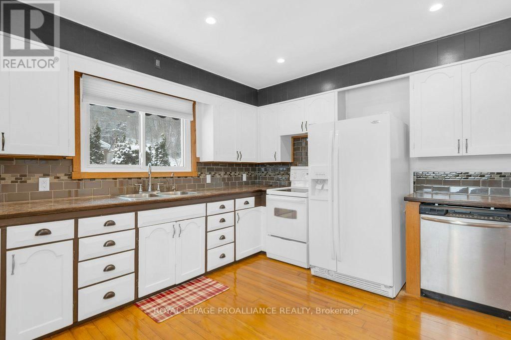 556 ROSEBUSH ROAD Image 16