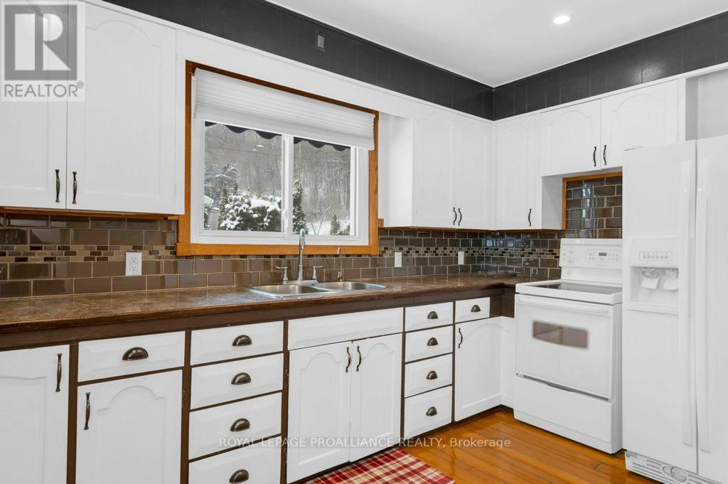 556 ROSEBUSH ROAD Image 17