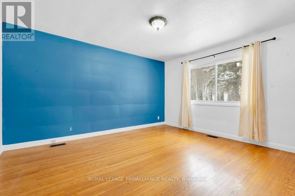 556 ROSEBUSH ROAD Image 23