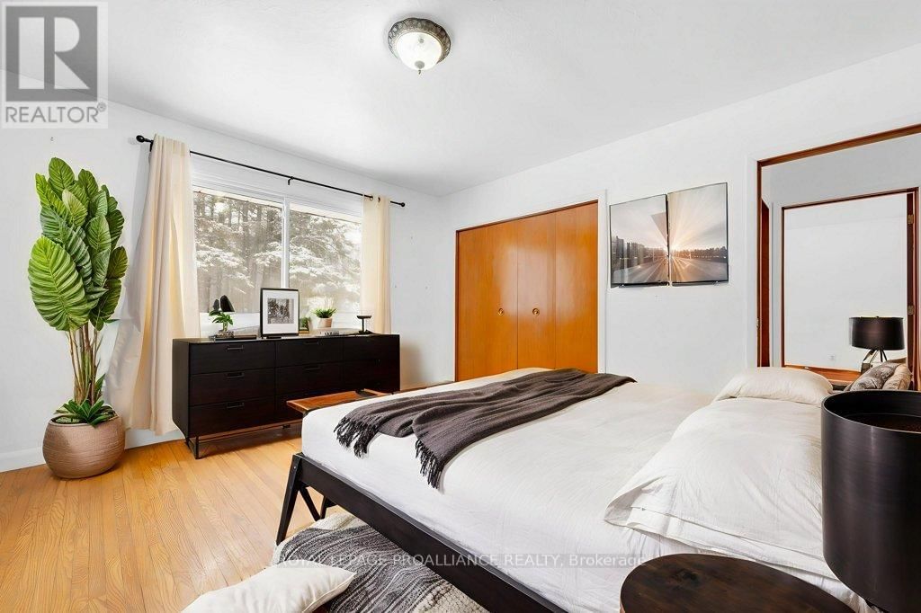 556 ROSEBUSH ROAD Image 24